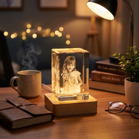 Lunaria Cube Cristal Photo Personnalisable Gravé - ambiance lumineux dans une chambre